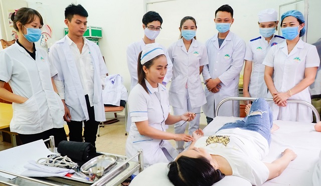 Học Y sĩ đa khoa hệ Cao đẳng ra làm gì?